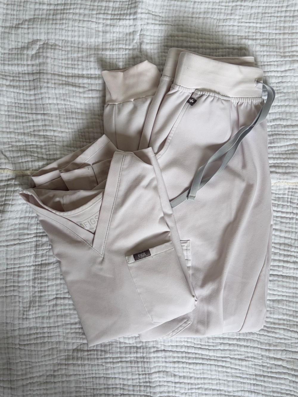 Figs Women's White Scrub Set